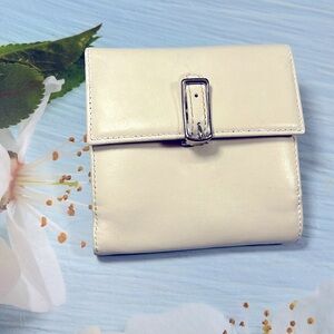🌺 COACH CREAM LEATHER WALLET WITH SILVER BUCKLE
